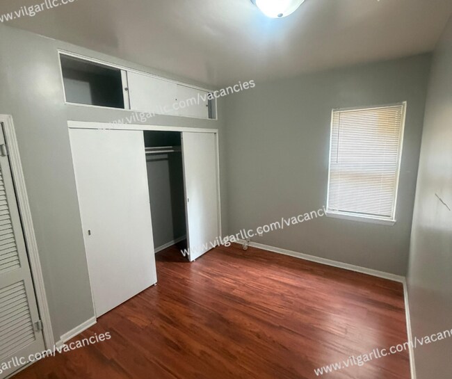 Building Photo - 4842 Northcote Ave