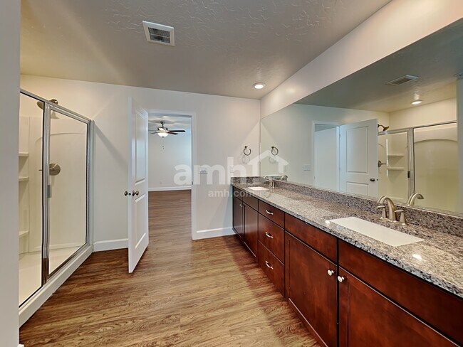 Building Photo - 3028 E S Village Dr