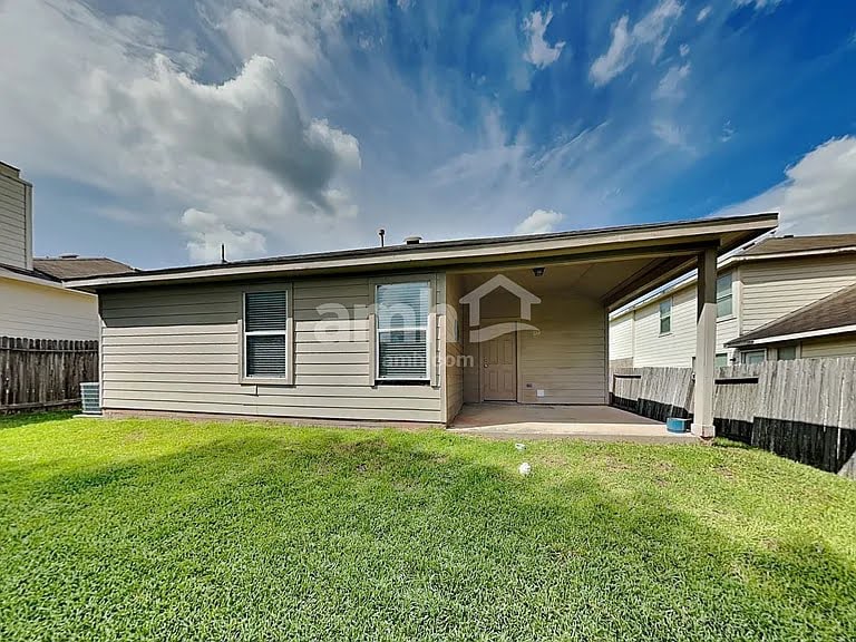 Building Photo - 18475 Sunrise Pines Dr