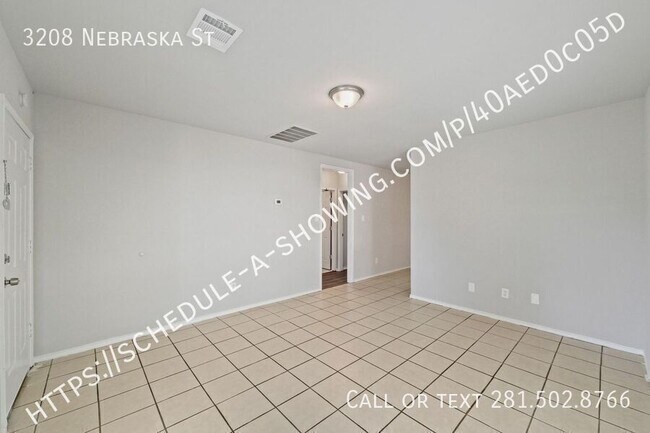 Building Photo - 3208 Nebraska St