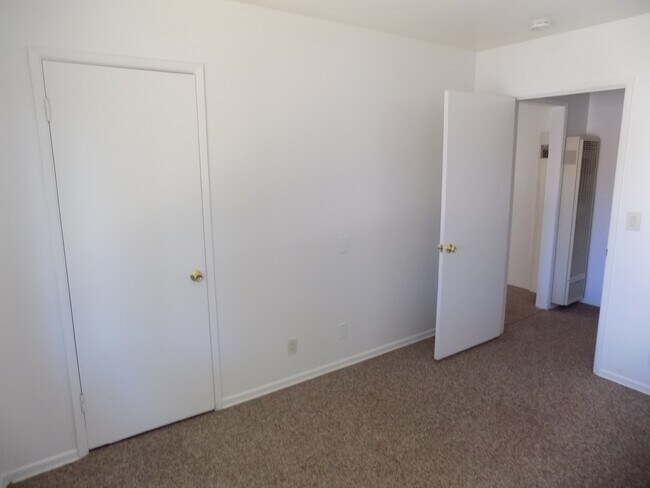 Building Photo - 131 Ramona Dr