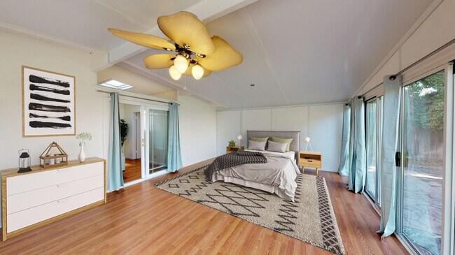 Building Photo - Room in 4 Bedroom Home at 921 Lakebird Dr