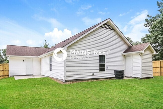 Building Photo - 3 Bedroom Pet-Friendly Home in GREENSBORO,...