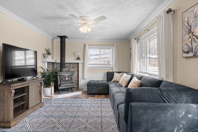 Building Photo - 428 Edwards Ave