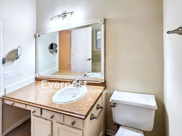 Building Photo - 2047 Arbor Forest Dr SW