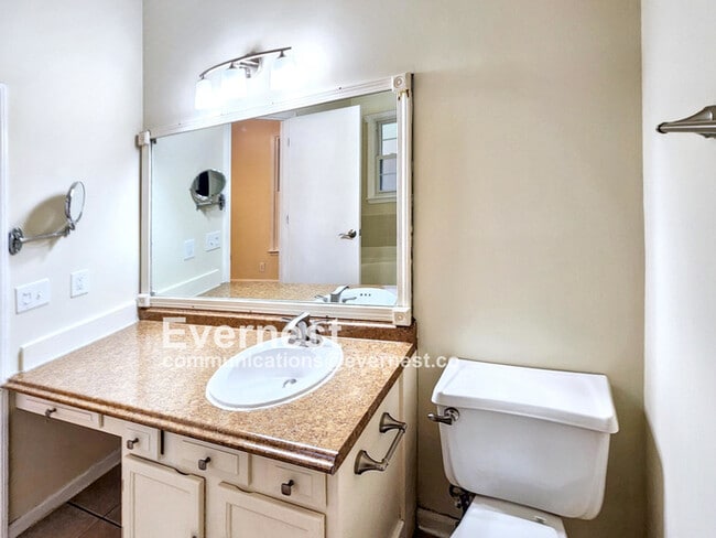 Building Photo - 2047 Arbor Forest Dr SW