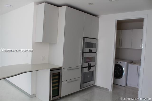 Building Photo - 16901 Collins Ave