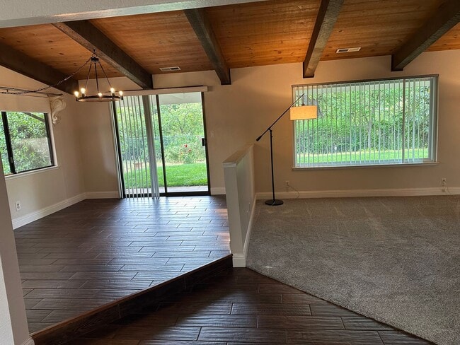 Building Photo - Beautifully maintained home in a peaceful setting