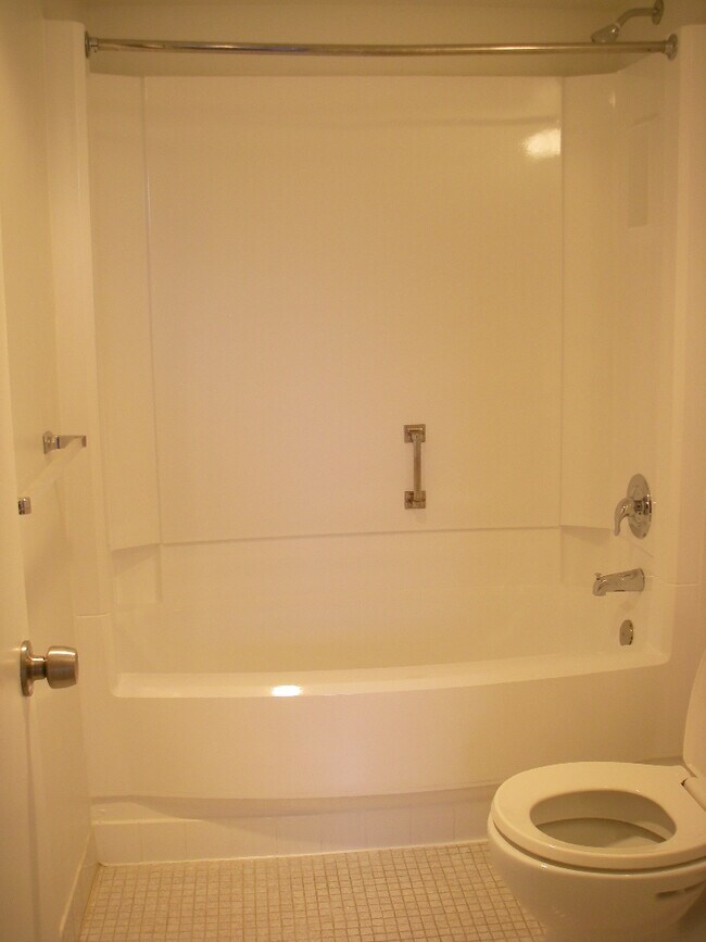 Master Bath - 14415 SW 88th St