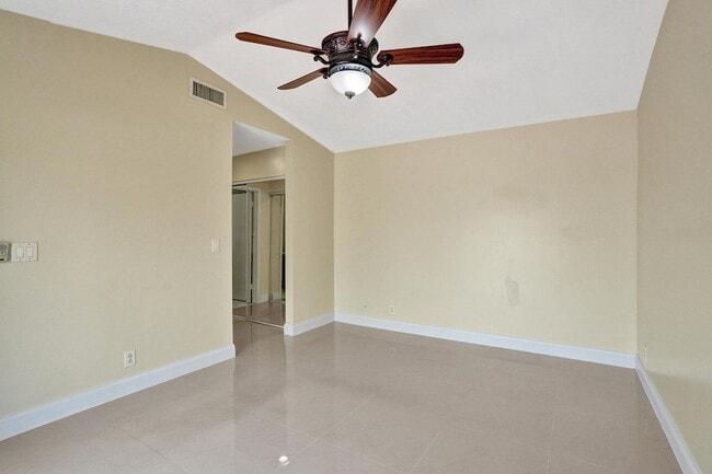 Building Photo - 17866 SW 10th Ln