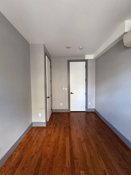 Building Photo - 35 Van Wagenen Ave