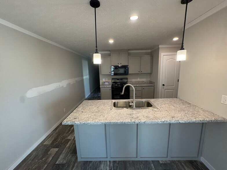 Building Photo - 102 S California St