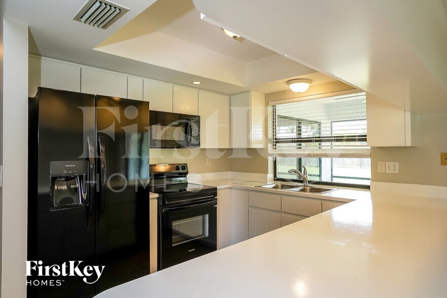 Building Photo - 1125 SE 33rd Terrace