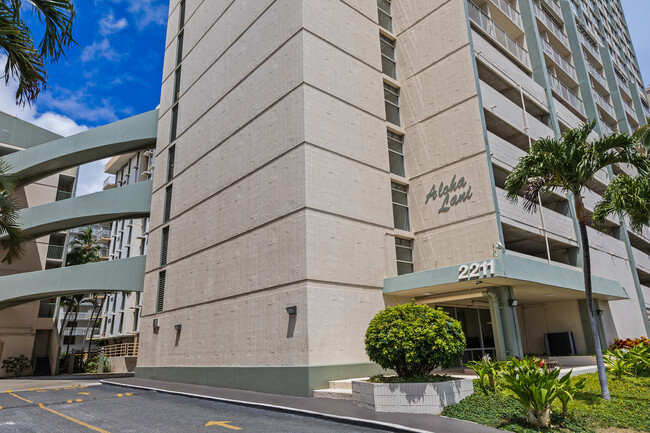 Building Photo - 2211 Ala Wai Blvd