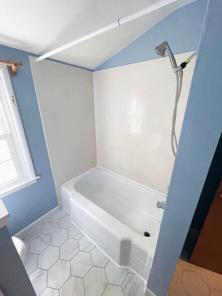 Upstairs bathroom shower - 279 Highfield Dr