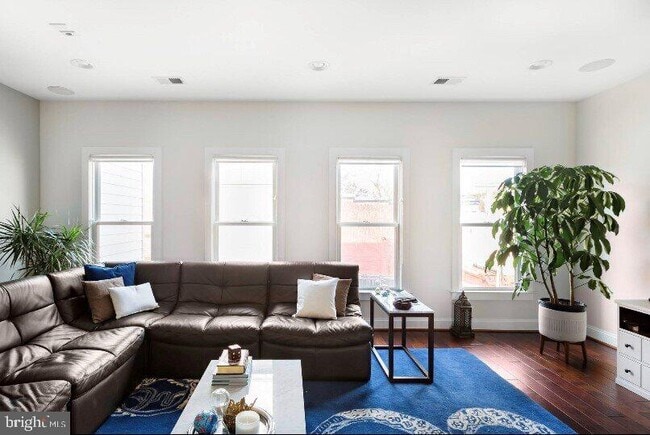 Building Photo - 1904 Vermont Ave NW