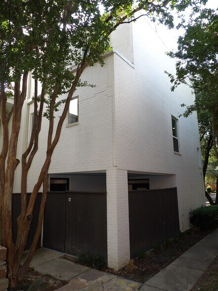 Building Photo - 3910 Buena Vista St