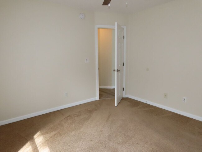 Building Photo - Spacious 4 Bedroom Pool Home Plus Addition...