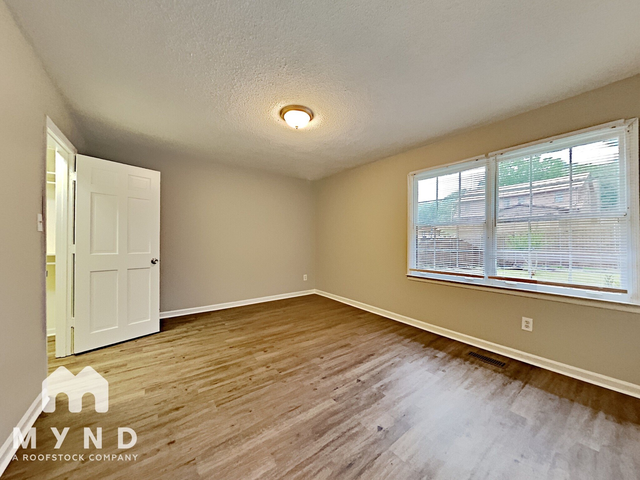 Building Photo - 204 Moon Cir