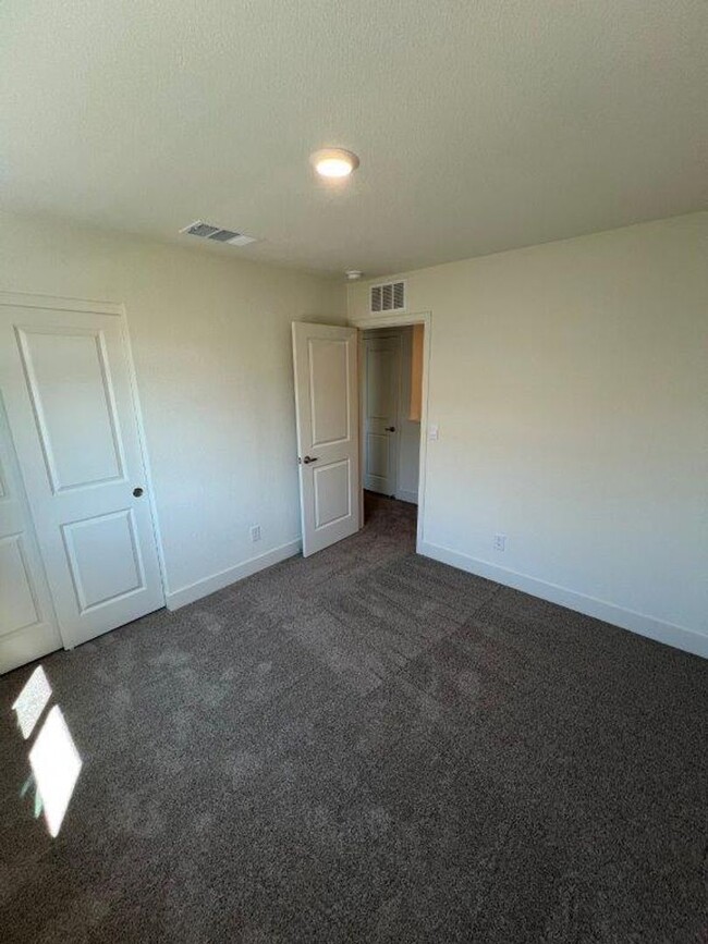 Building Photo - Brand New Three Bedroom Spanish Springs...