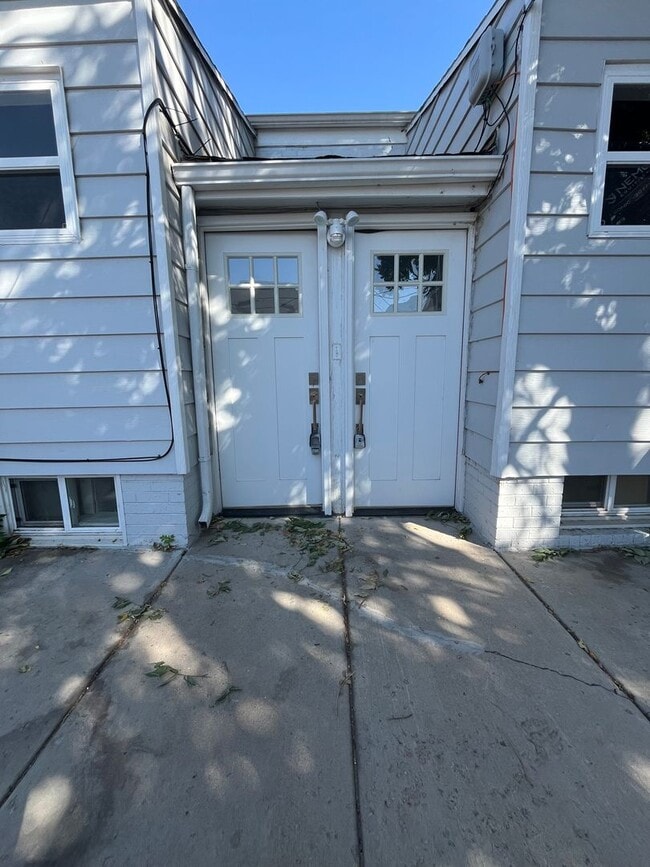 Building Photo - 1609-1611 Hooker Street