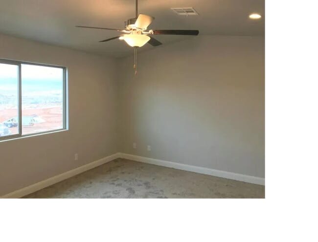 Building Photo - "6 mo. Lease Available for Spacious 4-Bedroom Townhouse Oasis in Hurricane, UT – Modern Comfort "