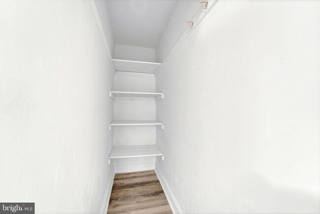 Building Photo - 28 W Airy St