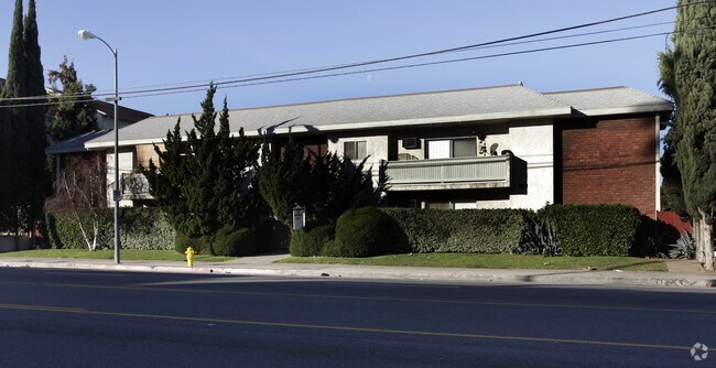 Primary Photo - 6167 Reseda Blvd