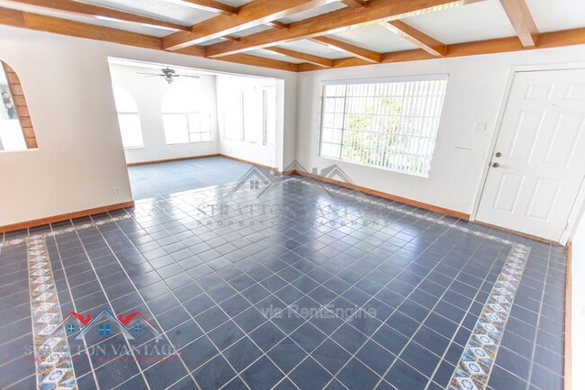 Building Photo - 8119 E Amelia Ave