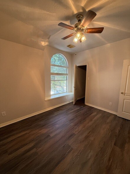 Building Photo - 5250 Sherilynn Dr