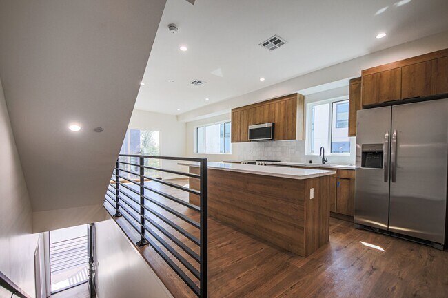 Building Photo - Ultra-Luxury Brand New 2 bed/2.5 bath and ...