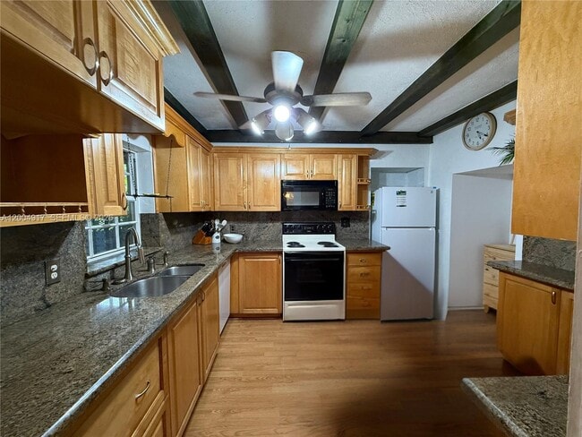 Building Photo - 3030 SW 57th Ave