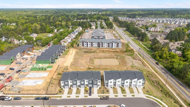 Building Photo - Stylish & Spacious Home in Prime Durham Location – Modern Living with Comfort & Convenience