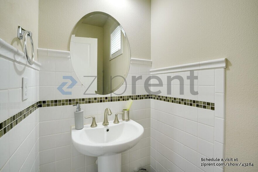 Building Photo - 22722 36th Dr SE