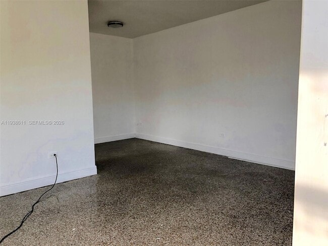 Building Photo - 2830 SW 38th Ct