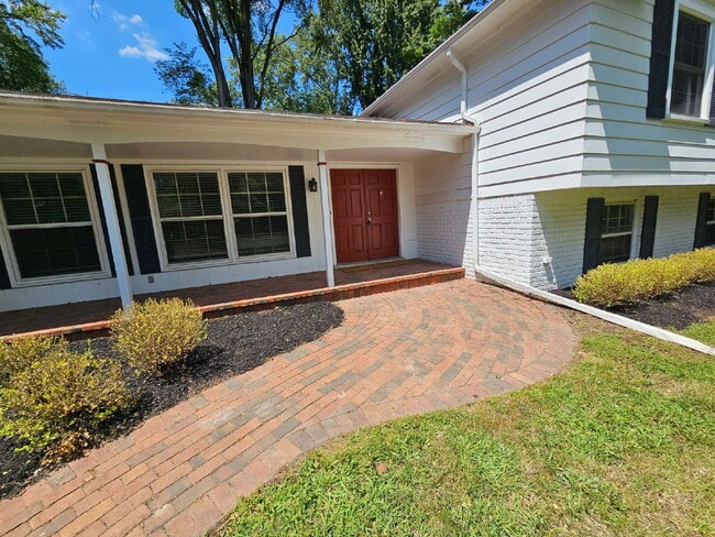 Building Photo - Private 4 Bedroom Home on 0.75 Acres with Great Room Fireplace, Wet Bar & 3-Season Room, 2 Car At...
