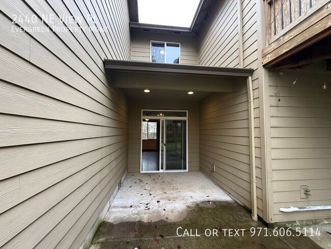 Building Photo - 2440 NE View Pl