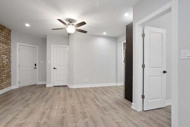 Building Photo - 1651 W Jonquil Terrace