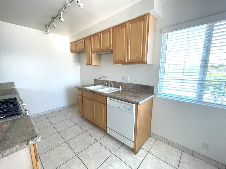 Kitchen with Dishwasher - 1126 Cypress Ave