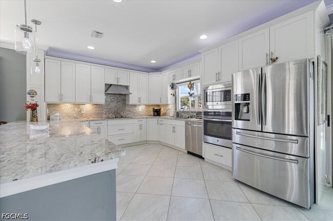 Building Photo - 13870 Silver Lake Ct