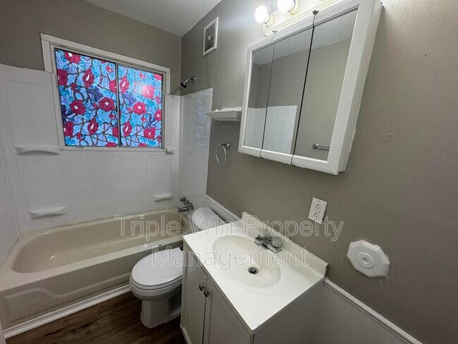 Building Photo - 915 Mullanphy Ln