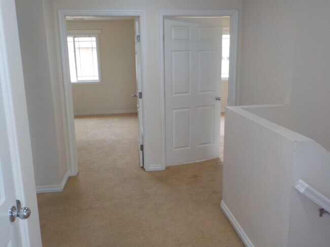 Building Photo - 11 Fuller Cir