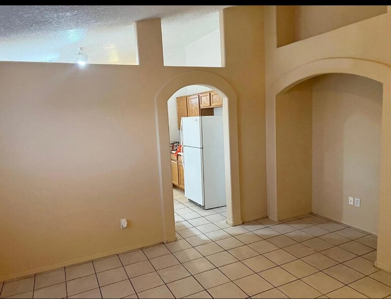 Building Photo - 4761 Jessica Dr NE
