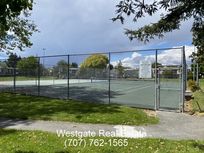 Building Photo - 1016 Eleanor Ave