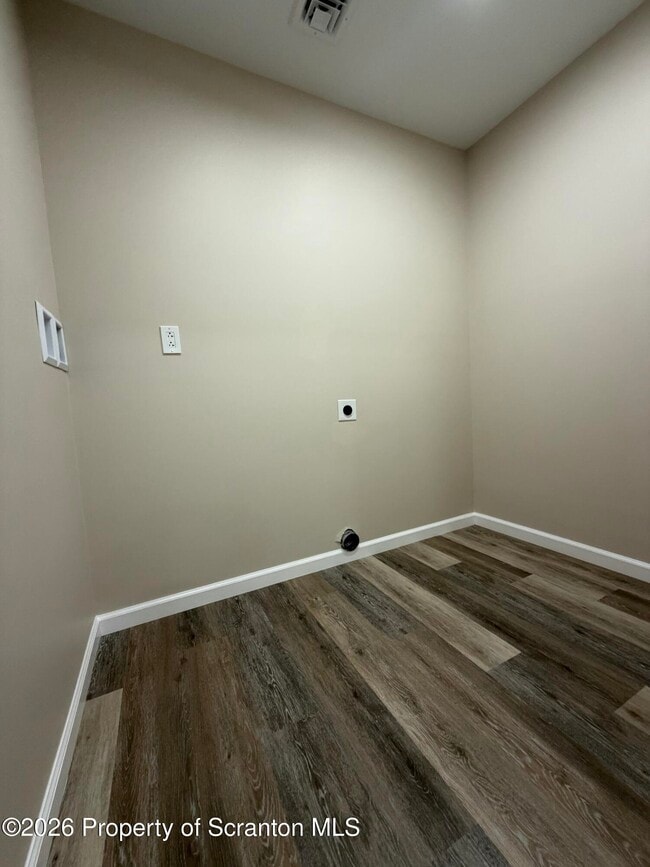 Building Photo - 1058 Lakeland Dr