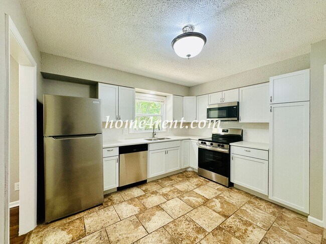 Building Photo - Updated Raytown Ranch w/ Wood Floors, SS Appliances, Finished Basement and a Fenced Yard!