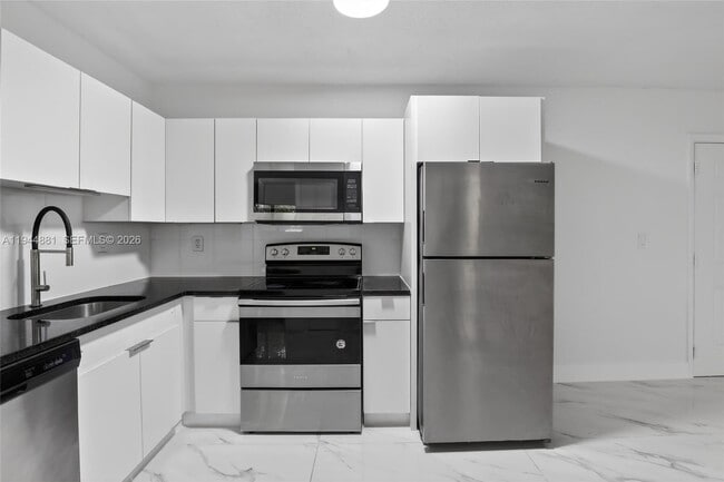 Building Photo - 5731 NE 18th Ave