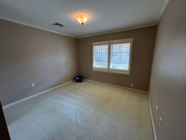 Building Photo - Hampton Court (Mililani Mauka) - Must see!!  3 bedrooms, central A/C, large 1745 sf, 2 story