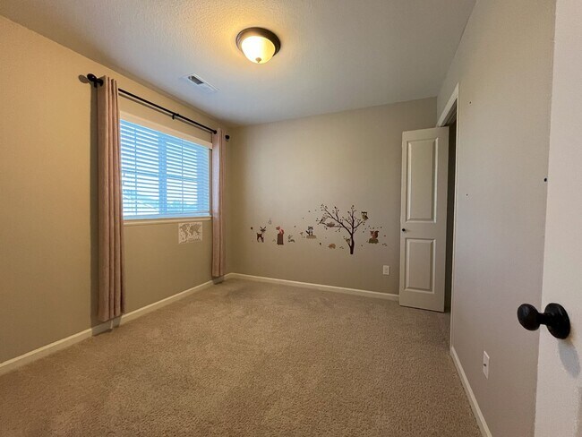 Building Photo - Spacious 4-Bedroom + Bonus Room with Modern Kitchen, Solar Panels & Private Fenced Backyard!
