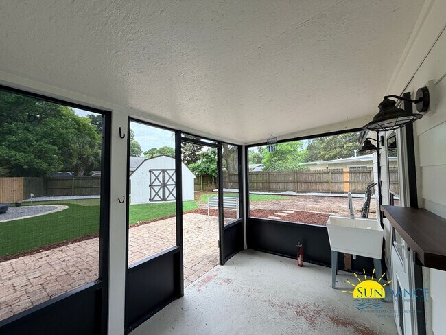 Building Photo - Stunning 3BR Home in PRIME Fort Walton Beach neighborhood!